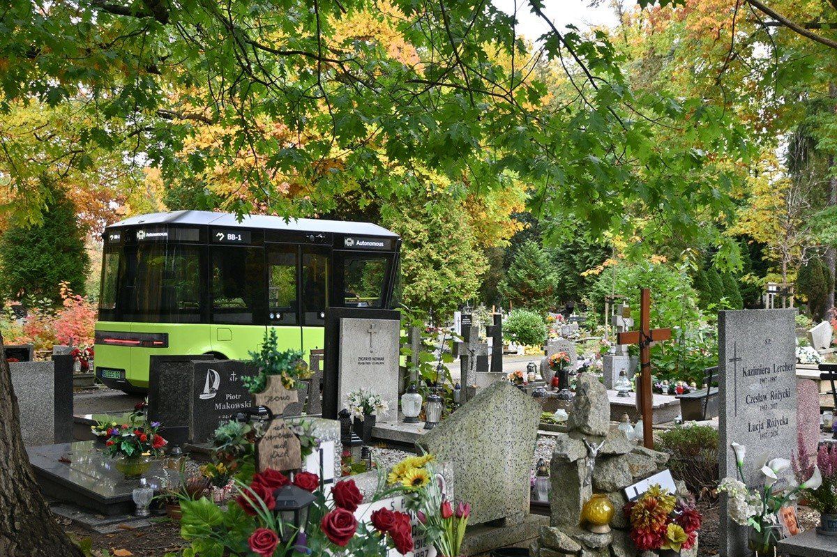 Wrocław: Minibus ruszył w trasę. Jeździ po największym cmentarzu