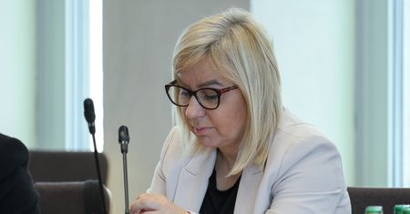 "PiS wnioskiem pomaga minister". Termin głosowania ma zagrać na nosie krytykom Hennig-Kloski