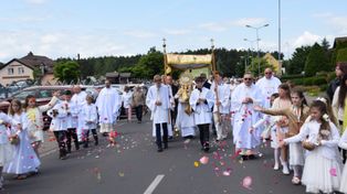 Procesja Bożego Ciała w parafii pw. św. Jana Bosko w Pile. Zobaczcie zdjęcia