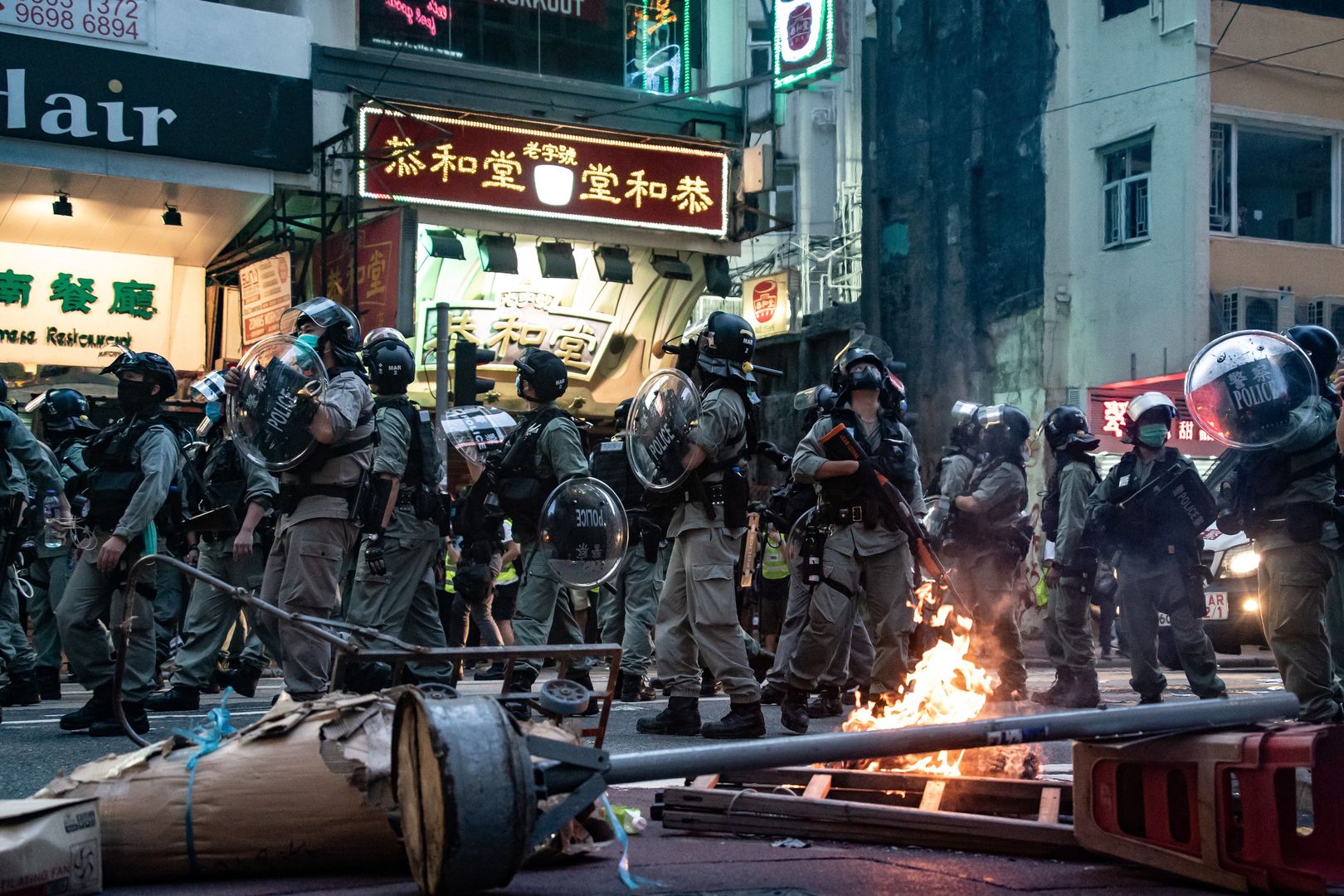 Hongkong. Policja brutalnie rozprawia się z manifestantami. Setki aresztowanych