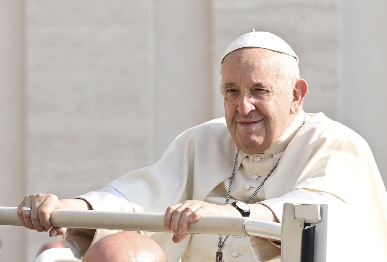 Pope Francis signed a student's excuse for studies.