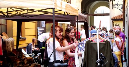 Wrocław. Ręki Dzieła Fest 2020. Artystyczne wyroby na targach pod chmurką