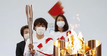 Igrzyska w Tokio. Biegacze już niosą ogień olimpijski