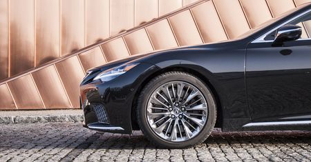 Lexus na szczycie, Tesla w ogonie - ranking niezawodności marek Consumer Reports