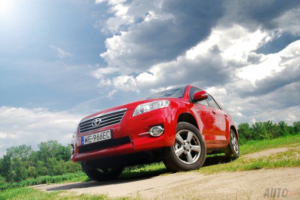 Toyota RAV4 2,0 Multidrive S Sol - SUV z doświadczeniem [test autokult.pl]