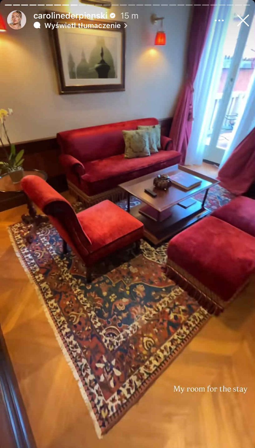 Caroline Derpienski śle pozdrowienia z Wenecji