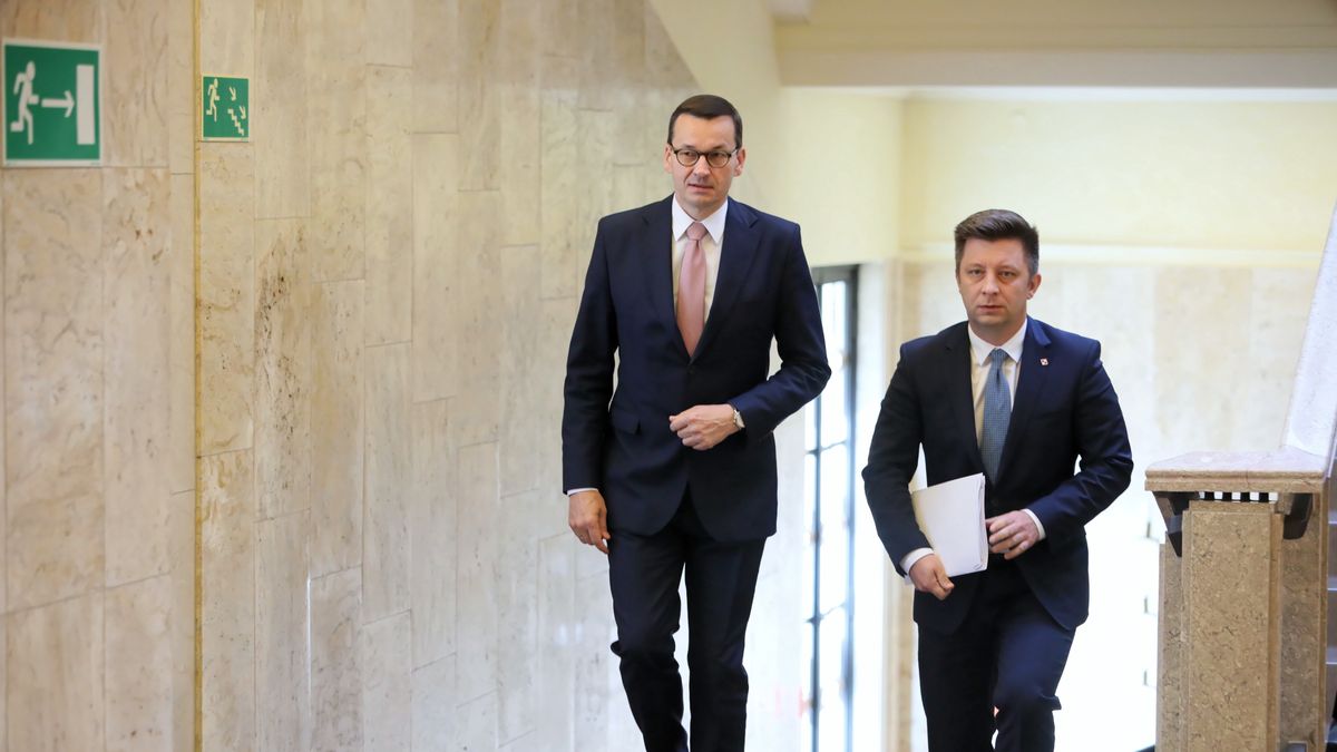 Premier Mateusz Morawiecki i szef Kancelarii Prezesa Rady Ministrów Michał Dworczyk.