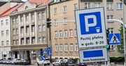 Nowe opłaty za parkowanie w małych miastach. Jest projekt. "Gminy są paraliżowane"