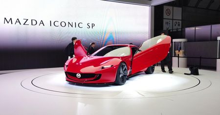 Mazda Iconic SP Concept to RX-7 naszych czasów. Ma podwójnego wankla i dużą baterię