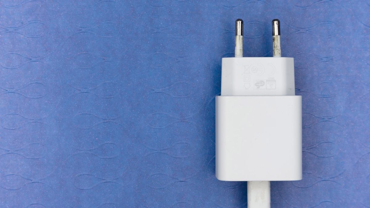 A jednak? Samsung Galaxy S21 prawdopodobnie bez ładowarki i słuchawek w zestawie 1