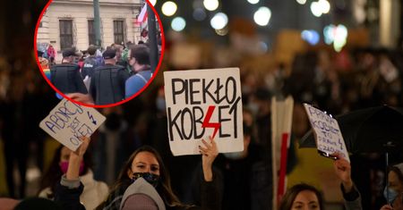 Krakowska policja dołączyła się do strajku kobiet. Świadkowie byli wzruszeni