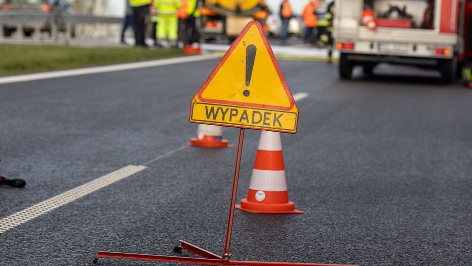Warmińsko-mazurskie. Wiatr przewrócił ciężarówkę na drodze/ Zdjęcie ilustracyjne