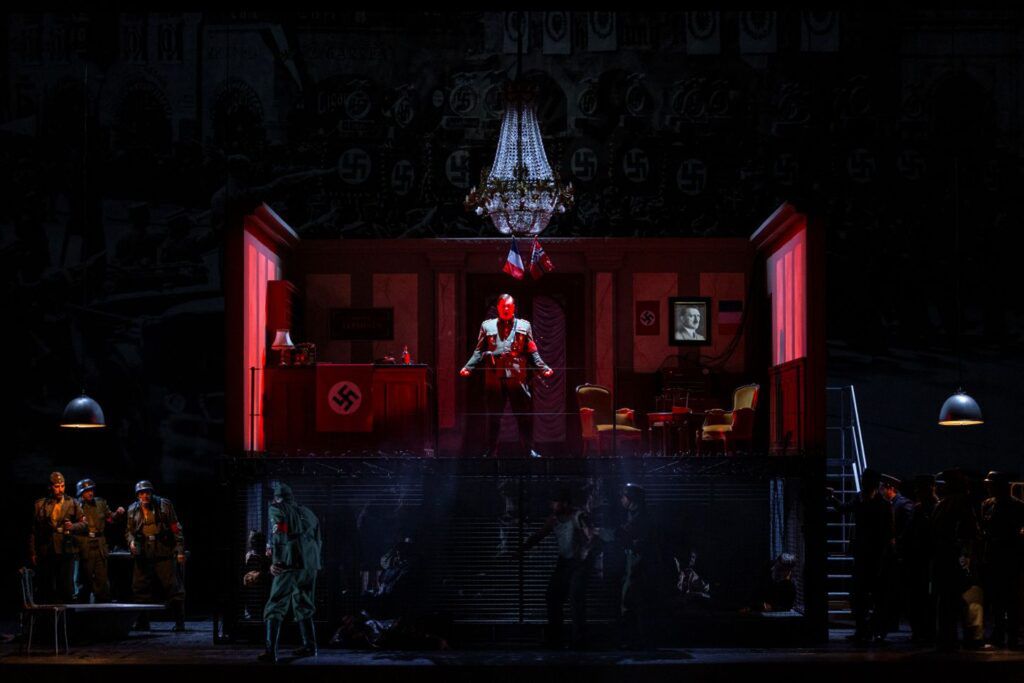 Szymon Mechliński jako Don Pizarro (w środku). Opéra National de Bordeaux © Eric Bouloumié