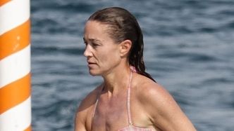 Niespełna 40-letnia Pippa Middleton wyleguje się nad jeziorem Como w różowym BIKINI. CO ZA FIGURA! (ZDJĘCIA)