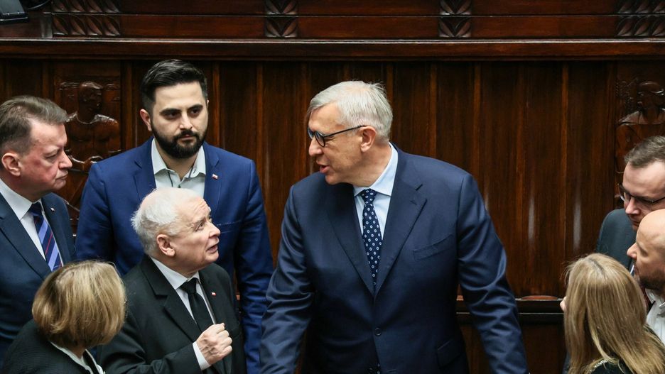 Jarosław Kaczyński i Roman Giertych na mównicy sejmowej 