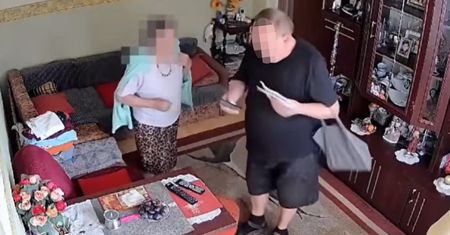 Nagle zerwało połączenie. "Zajrzała" do jej mieszkania i krzyknęła