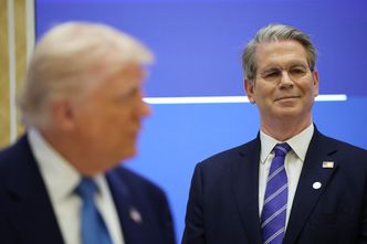 Moody's obniżył rating USA. Prawa ręka Trumpa odpowiada