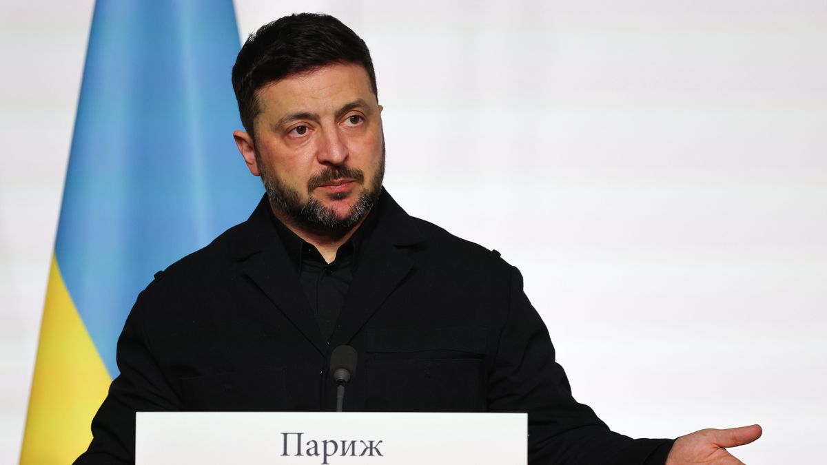 Ukraine's President Volodymyr Zelensky addresses a press conference upon the signing of the declaration on deploying post-ceasefire force in Ukraine during the Coalition of the Willing summit on security guarantees for Ukraine, at the Elysee Palace in Paris, France, 06 January 2026. EPA/LUDOVIC MARIN / POOL MAXPPP OUT Dostawca: PAP/EPA.