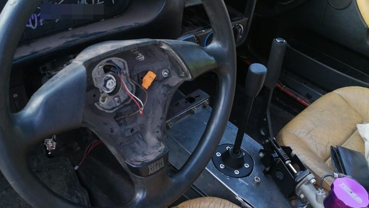 Wnętrze zatrzymanego BMW