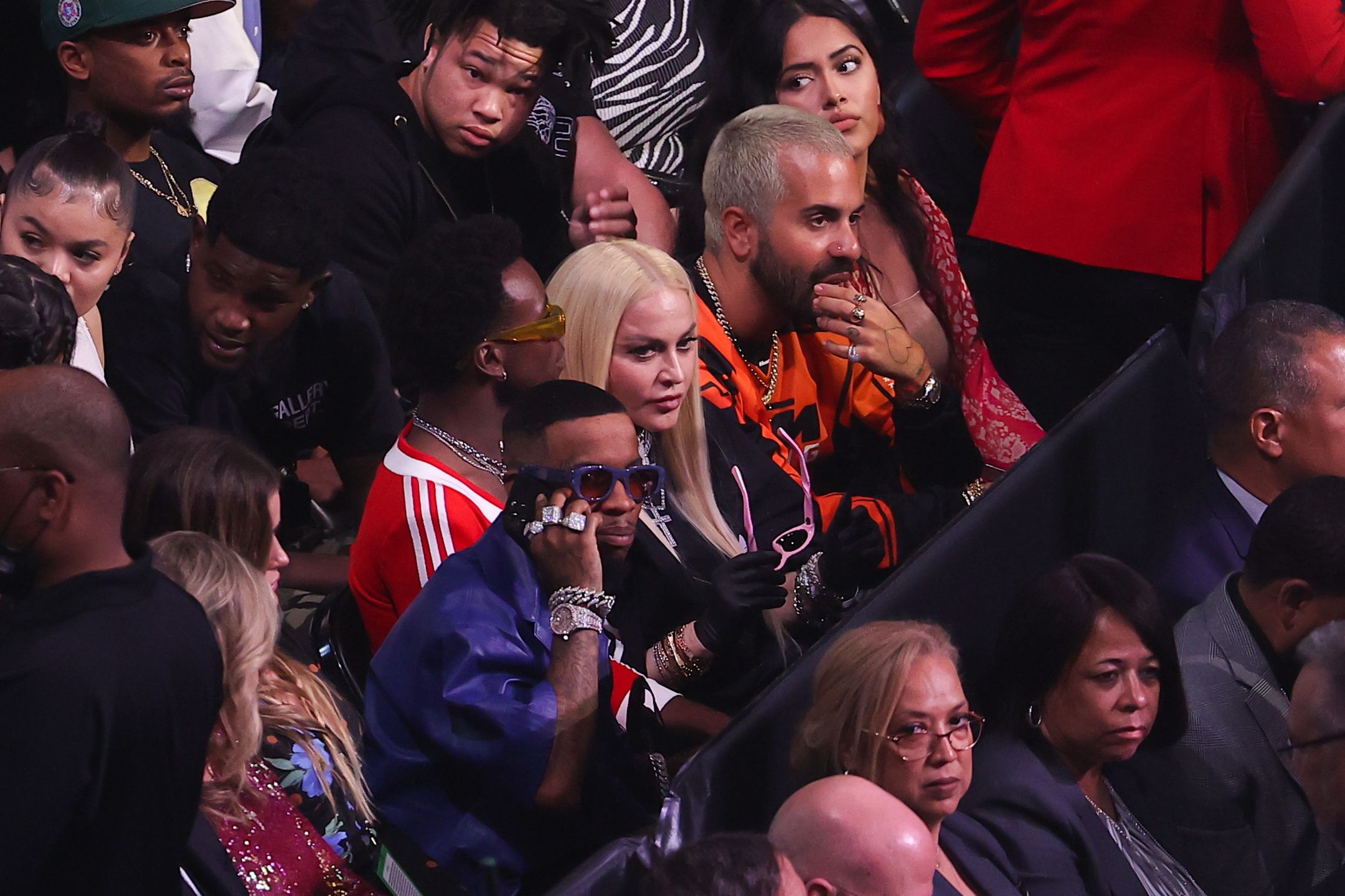 Madonna z synem na bokserskiej walce