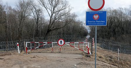 Morawiecki atakuje Tuska. Ekspert ds. służb wytyka mu niewiedzę