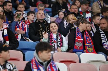 Górnik Zabrze - Śląsk Wrocław. Trzynaście tysięcy zabrzańskich kibiców czekało na pierwsze zwycięstwo Piotra Gierczaka. Zobacz ZDJĘCIA