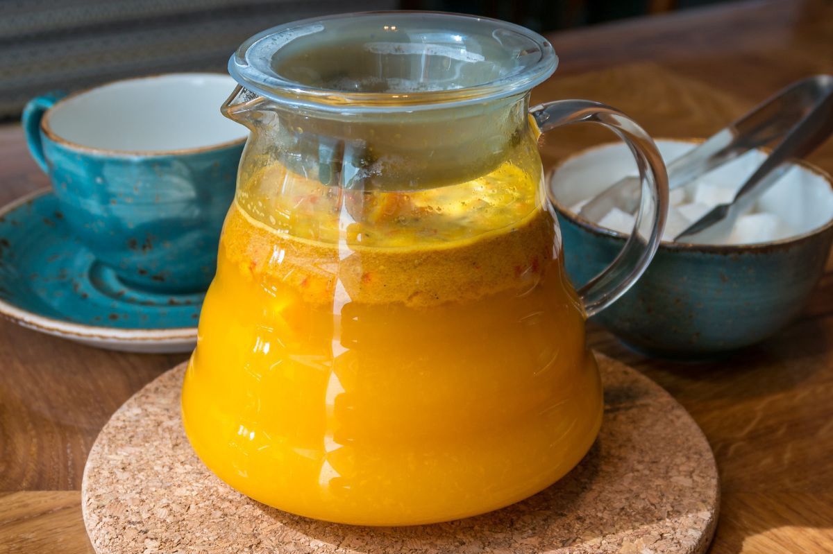 Sea buckthorn infusion tastes best with the addition of honey and ginger.