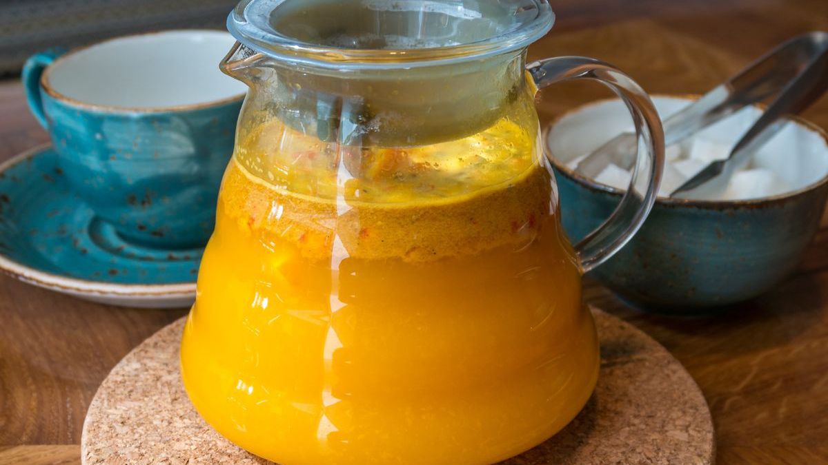 Napar z rokitnika najlepiej smakuje z dodatkiem miodu i imbiru