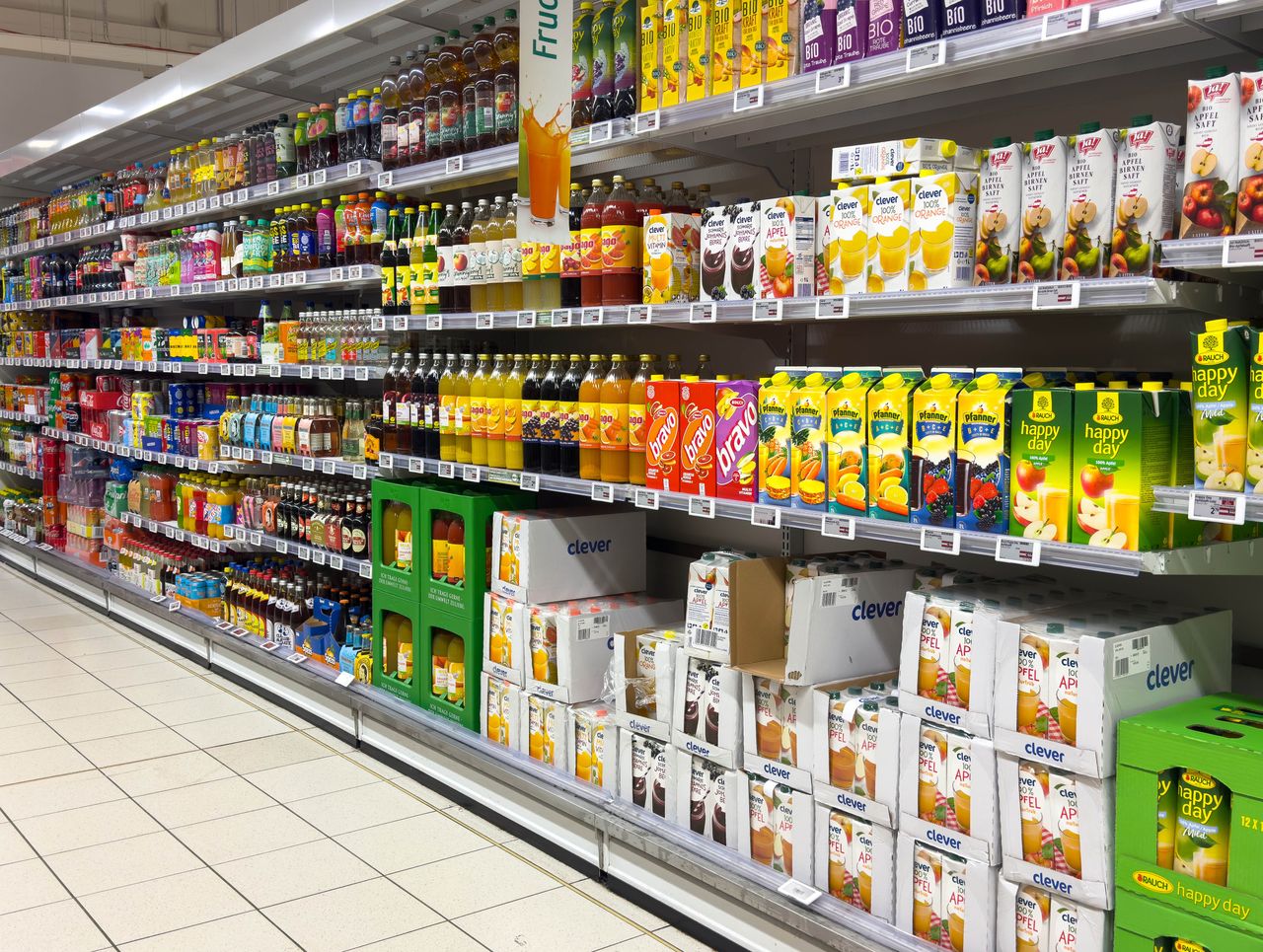 Kartonami omijają system kaucyjny. Mamy komentarz producenta