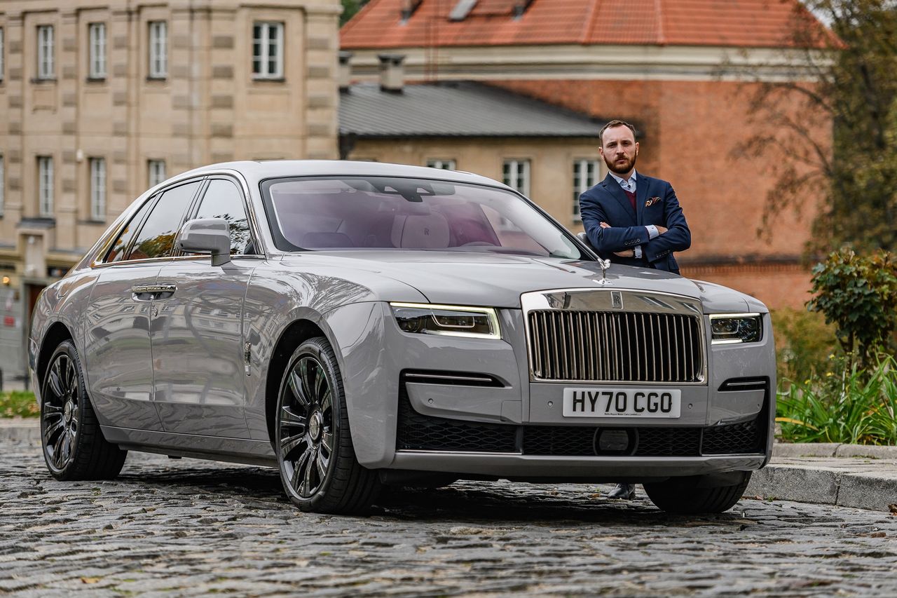 Pierwsza jazda: Rolls-Royce Ghost na ulicach Warszawy. Szary nie musi być skromny