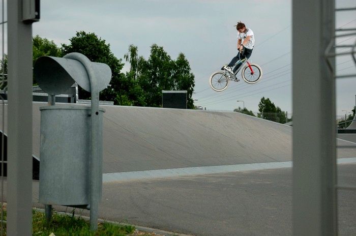 Inspirujące ekstremalne emocje, czyli loty na rowerze i deskorolce [galeria]