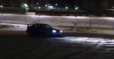 Sportowy samochód. Niebezpieczny finał ekstremalnej jazdy