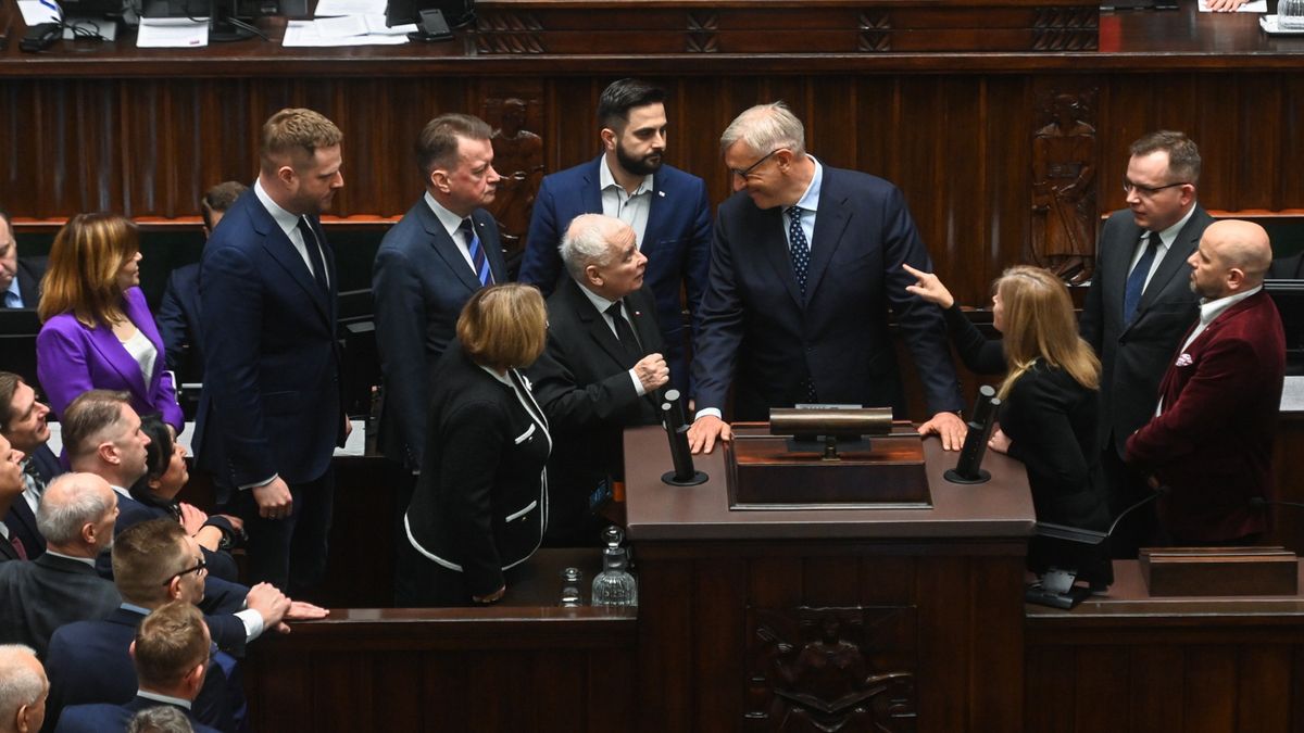 Piotr Nowak
napis, obrady, plenarna, polityk polityka, posiedzenie, pos�owie, sala, Sejm