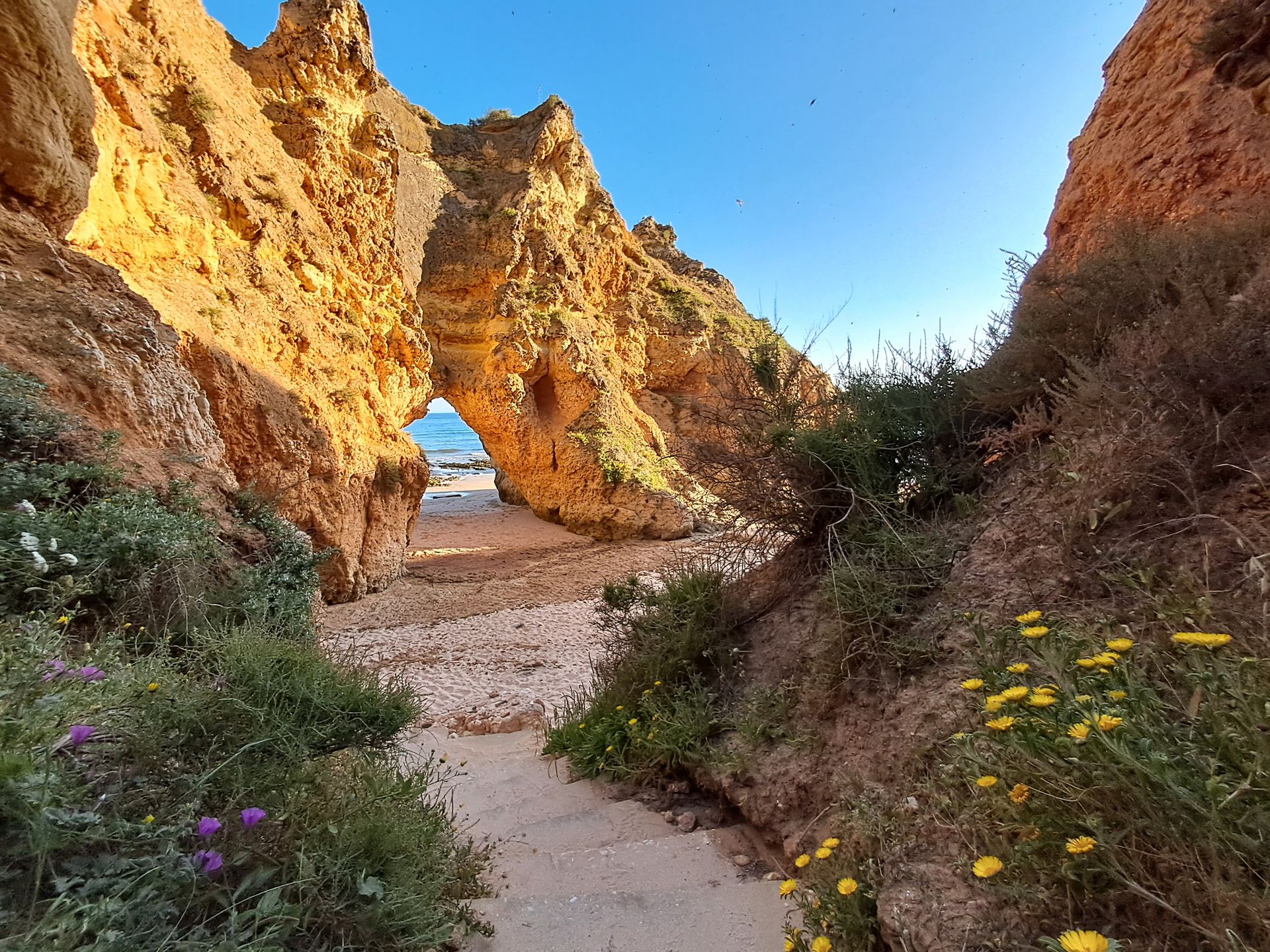 Praia dos Tres Irmaos - cud natury na portugalskim wybrzeżu