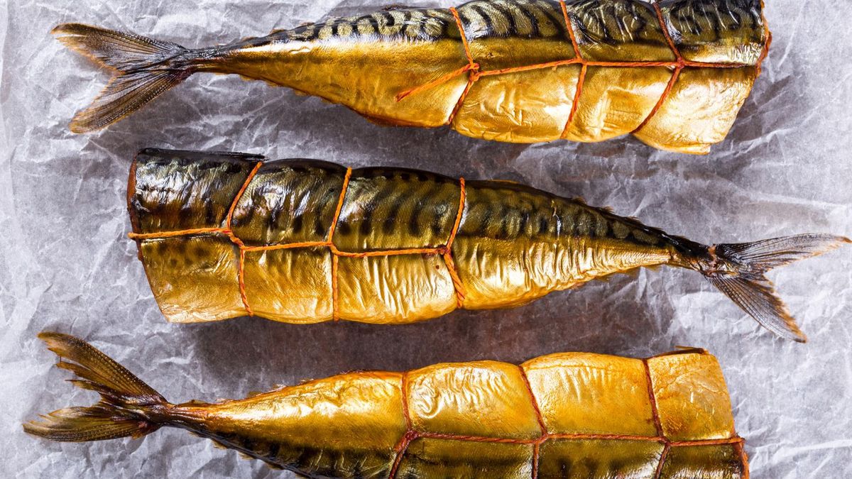 Wędzenie jest metodą konserwacji żywności, szczególnie mięsa, przetworów mięsnych, ryb i serów za pomocą dymu wędzarniczego