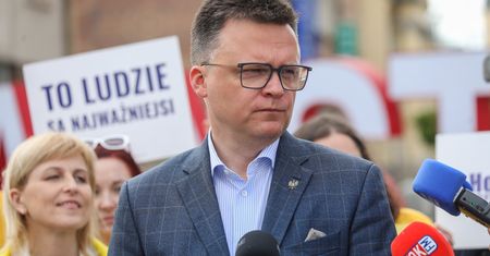 Hołownia uderza w Trzaskowskiego ws. NASK. "Karty na stół"