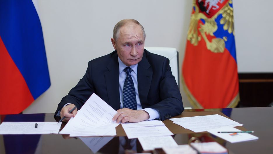 Russian President Vladimir Putin takes part in a video conference meeting about the situation in the Russian regions of Belgorod, Kursk and Bryansk, at the Novo-Ogaryovo state residence, outside Moscow, Russia, 22 August 2024, following a cross-border incursion by Ukrainian Armed Forces into Russian territory. EPA/GAVRIIL GRIGOROV/SPUTNIK/KREMLIN POOL MANDATORY CREDIT Dostawca: PAP/EPA.