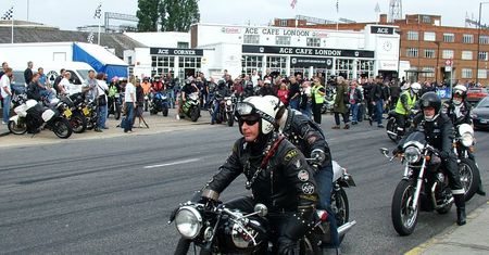 Co to cafe racer i skąd się wziął – czyli o modzie na modyfikacje