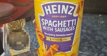 Otworzyła puszkę ze spaghetti. Robi się niedobrze od samego patrzenia