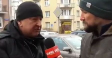 Jedno słowo. Pan Andrzej robi furorę. Chcą sobie z nim robić zdjęcia