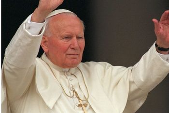 Kontrowersyjny list Episkopatu. W tle wizyta Jana Pawła II. Jezuita zabrał głos