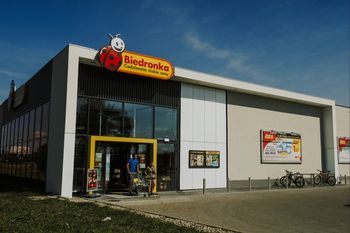 Biedronka zmienia godziny otwarcia. Ważny komunikat dla klientów