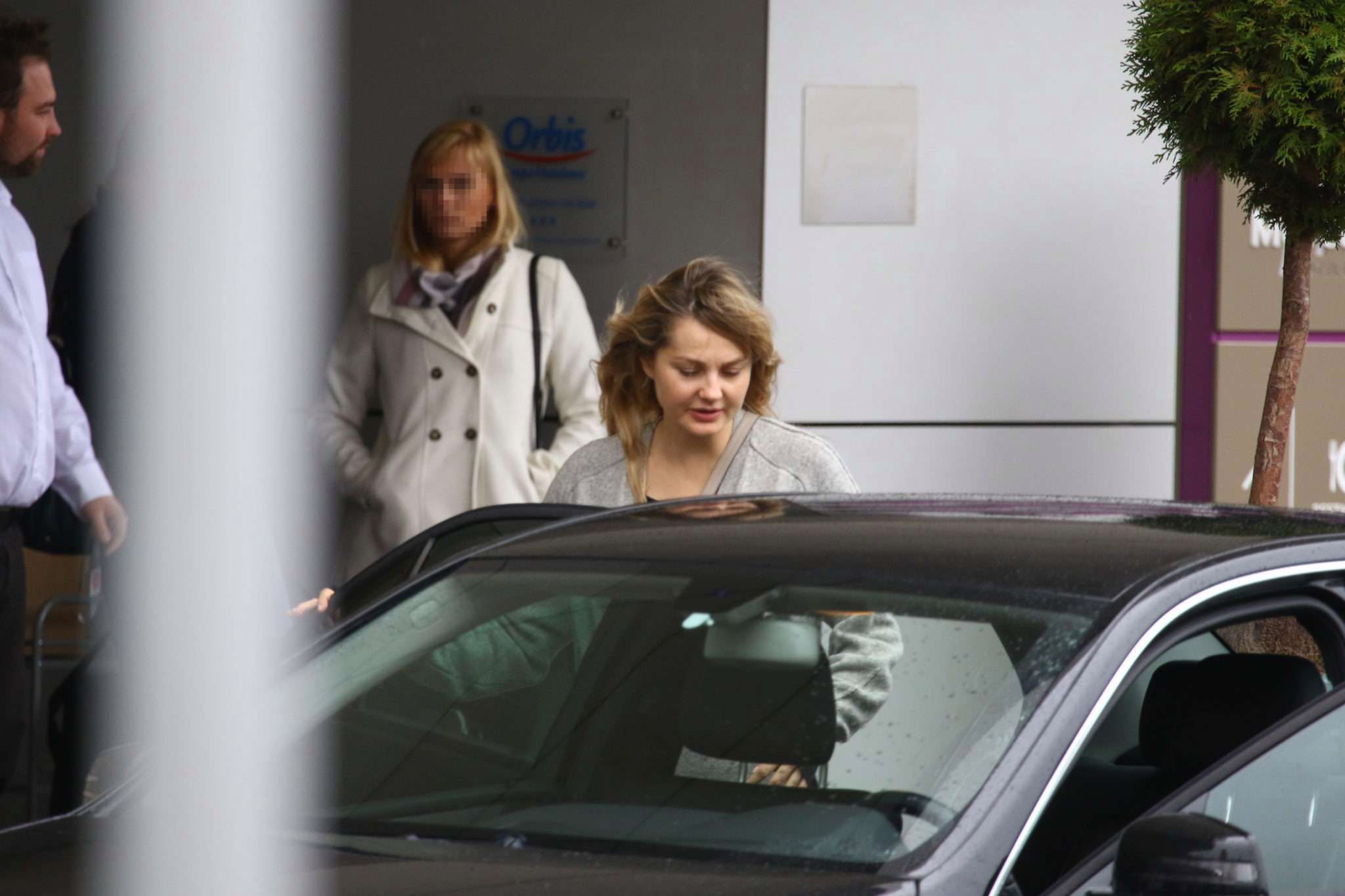 Małgorzata Socha bez makijażu przyłapana pod hotelem