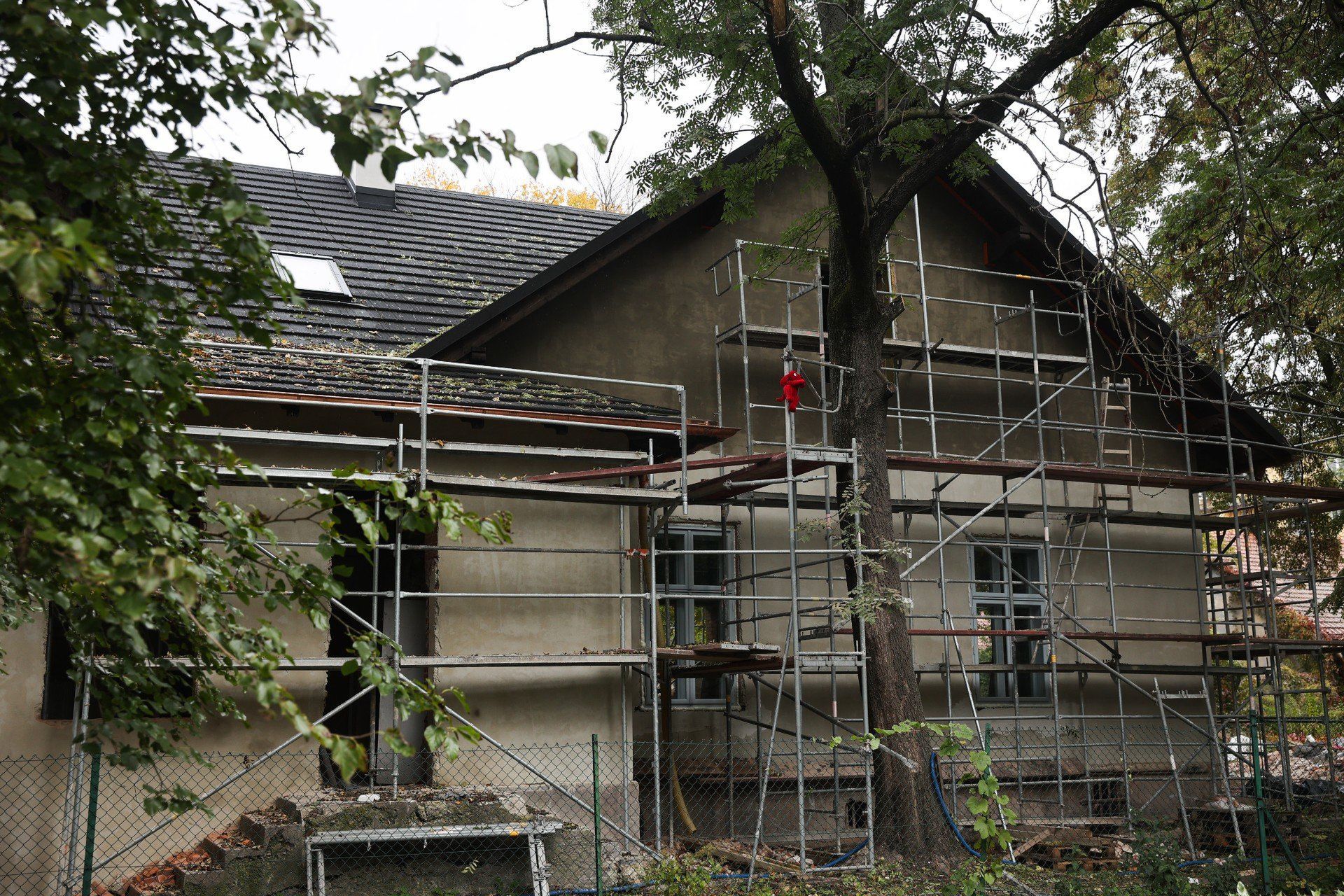 W Modrzejówce trwają jeszcze prace remontowe, trwają też rozmowy nad jej przyszłością