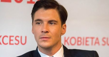 Roznerski pokłócił się z dyrektorem swojego teatru? "Wybuchająca nagle czyjaś popularność jest zupełnie czymś innym, niż SŁAWA ZDOBYWANA PRACĄ"