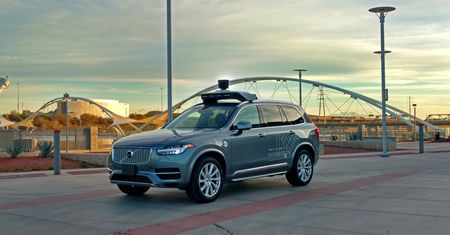 Autonomiczne auta Ubera powrócą na drogi. Komputer jednak nie dotknie kierownicy