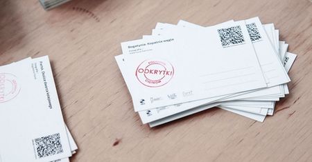Tradycyjne pocztówki odchodzą do lamusa w projekcie „Odkrytki. Kochanym ciotkom”