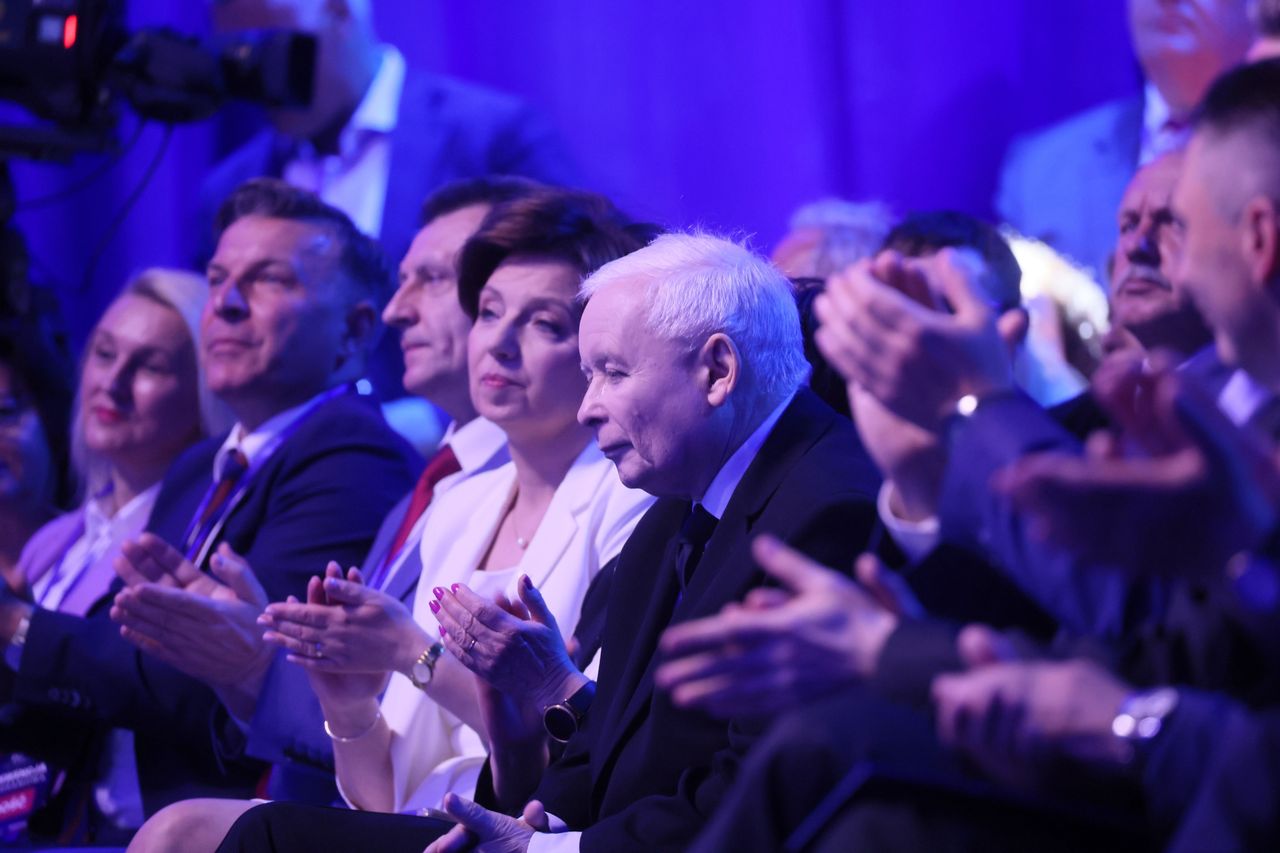 800 zł na każde dziecko. Ile faktycznie dostanie z tego rodzic, a ile państwo?