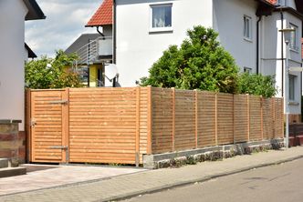 Sąsiad chce pieniędzy za ogrodzenie? Prawo jest jasne