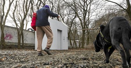 Ścieżka do toalety za 650 tys. zł. Taki widok w Warszawie